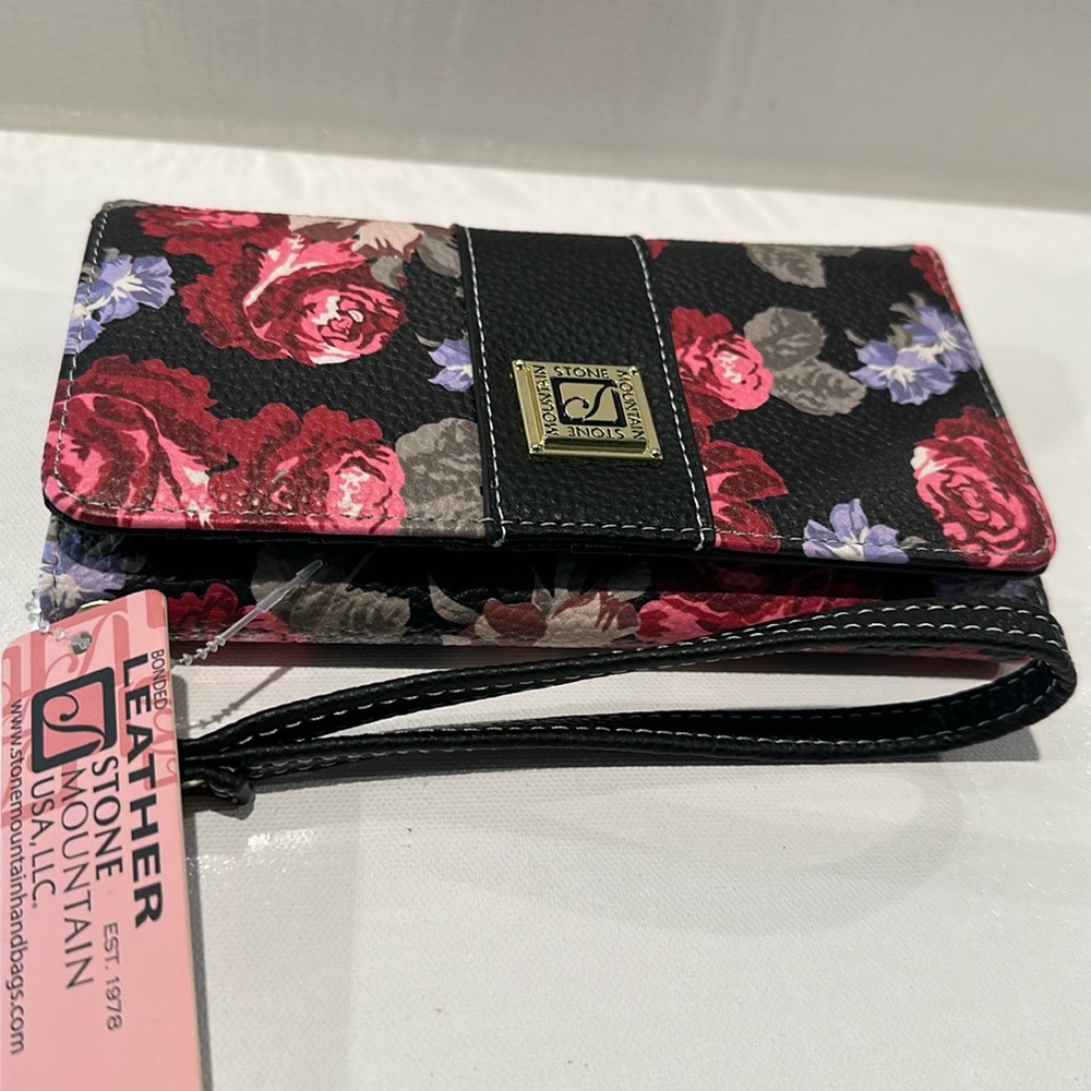 NWT Stone Mountain Floral Bonded Leather Wallet.